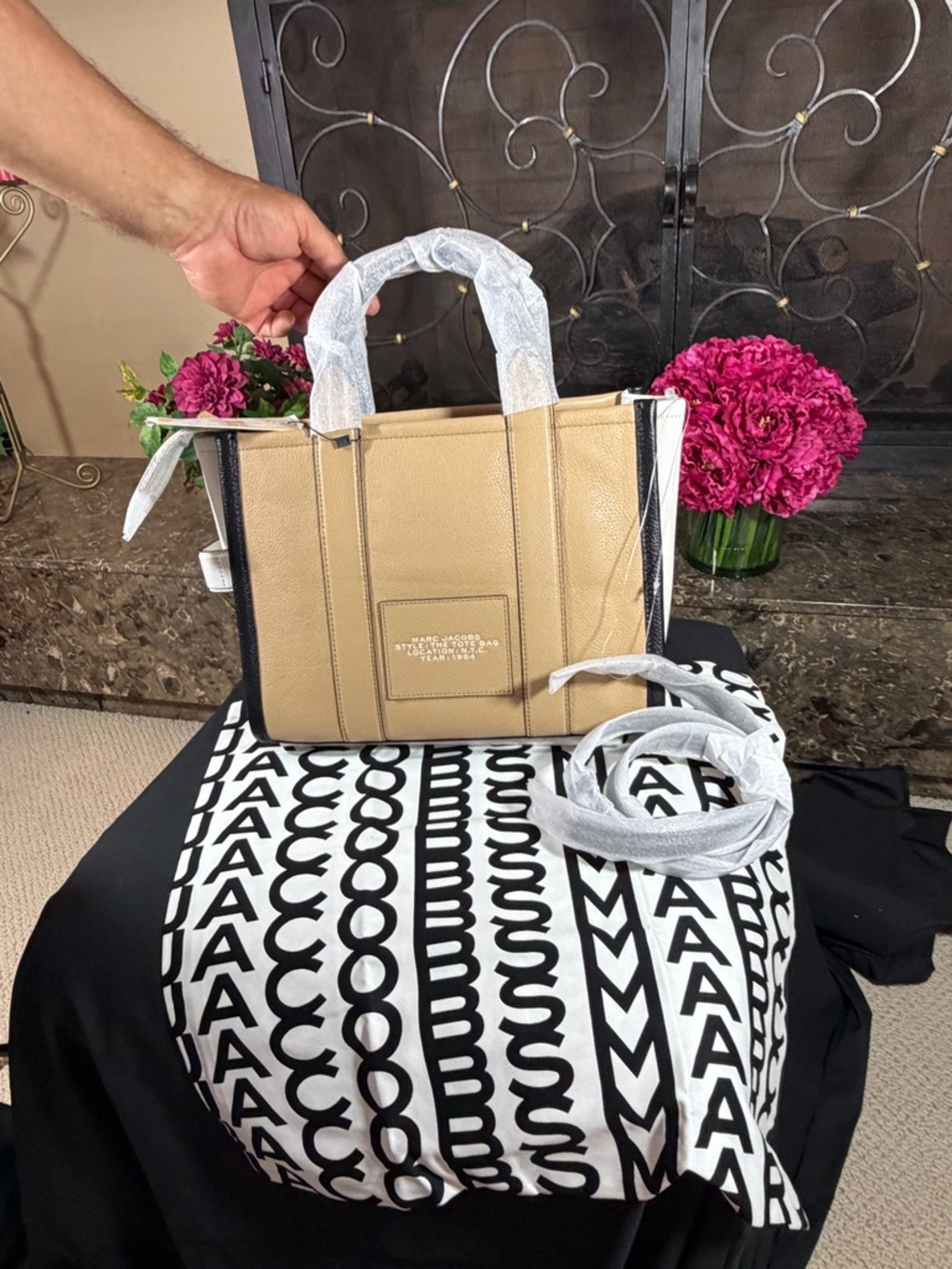 LEATHER Tan and Black 'The Tote Bag' Logo Tote crossbody strap dust cover - Picture 4 of 10